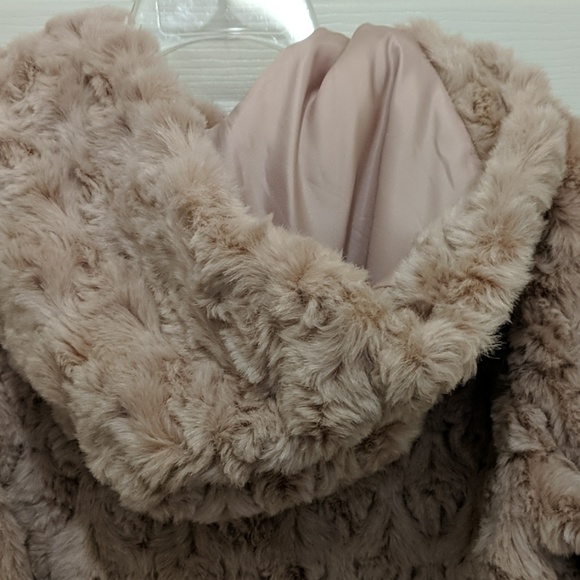 🏩NWT BCBG GENERATION FAUX FUR BLUSH JACKET🏩 - Picture 4 of 8